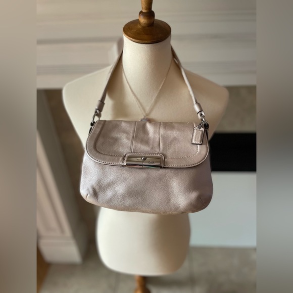 Coach Vintage Limited edition pearl mini bag. The Kristin Metalic pearl hobo - Picture 3 of 12